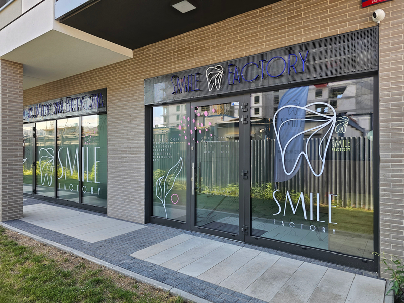 Zdjęcie na okładce dla Smile Factory Implanty Ortodoncja Stomatolog Warszawa